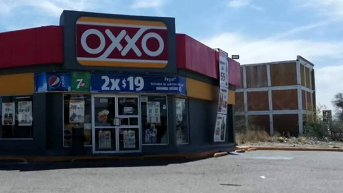 19 WEB Le prenden fuego a joven afuera de un Oxxo